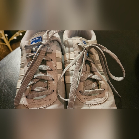 ADIDAS SAMOA in Grey/White. Gold details. Size 7.5 - Picture 16 of 16